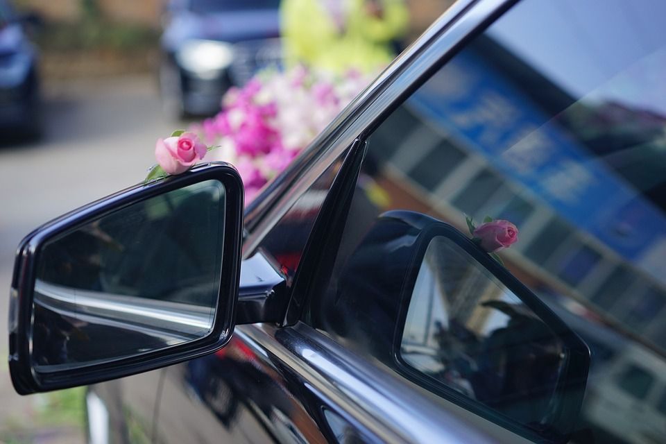 4 Questions To Ask Before Booking Your Wedding Transportation